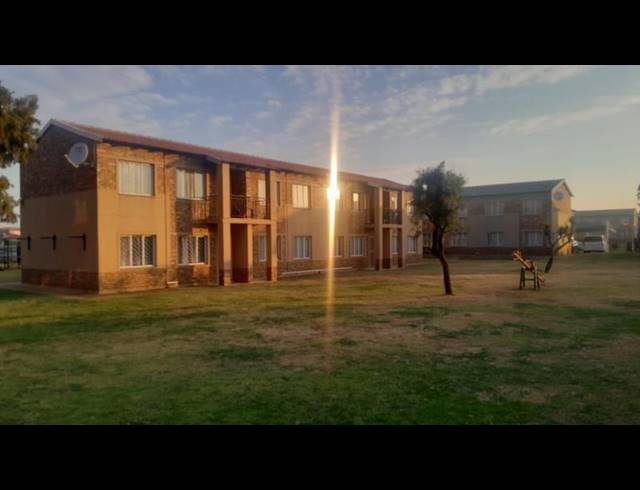 2 BEDROOM APARTMENT FOR SALE IN PROTEA GLEN